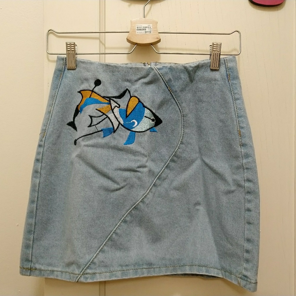 Girl's mini denim skirt with embroidery